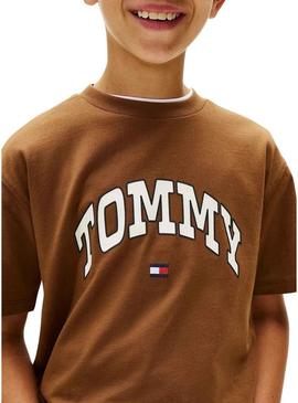 Camisa Tommy Hilfiger Varsity marrom para criança.