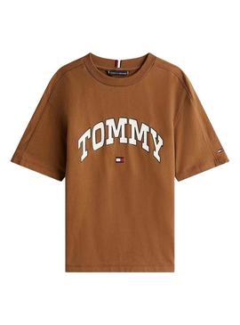 Camisa Tommy Hilfiger Varsity marrom para criança.