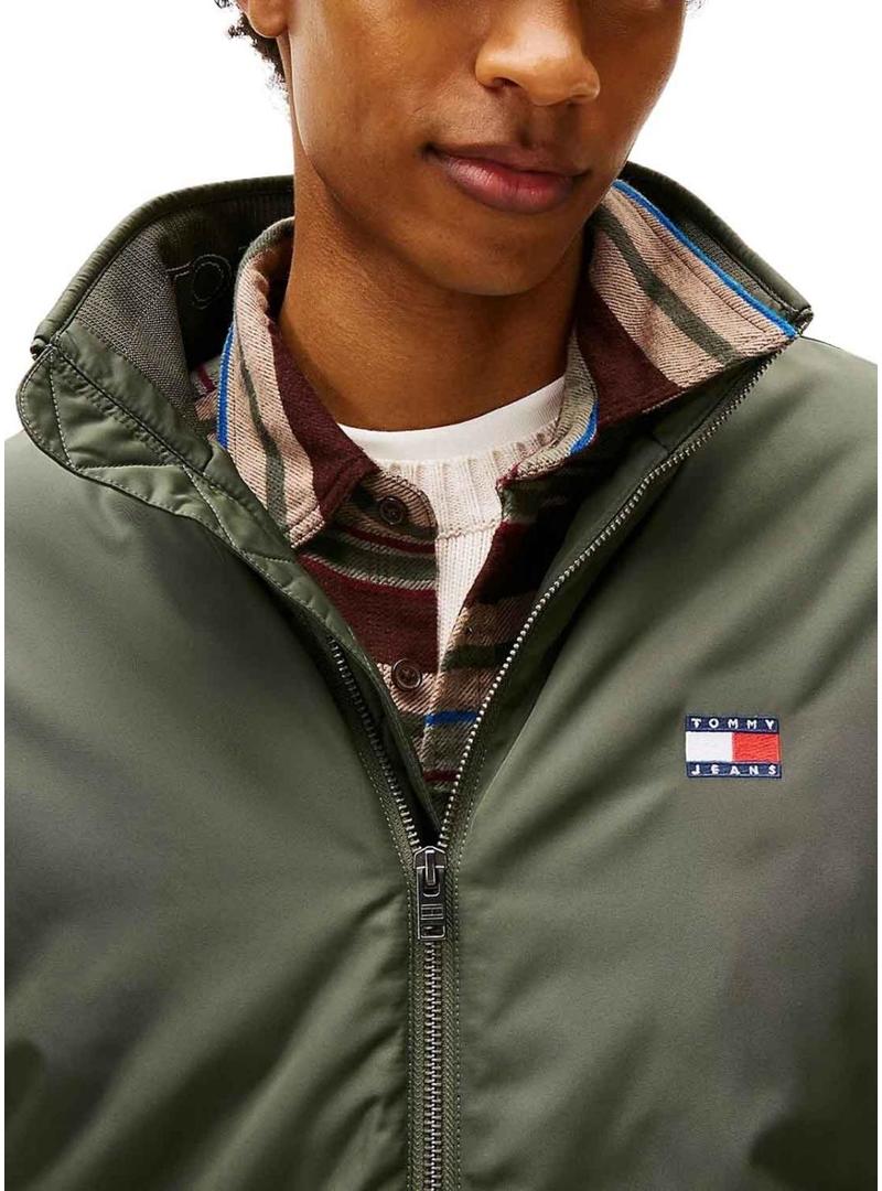 Jaqueta Tommy Jeans Essential Padded verde para homens.
