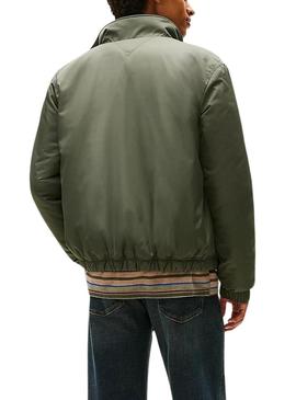 Jaqueta Tommy Jeans Essential Padded verde para homens.