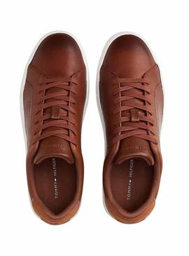 Chinelos Tommy Hilfiger Court marrom para homem.