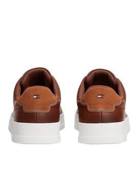 Chinelos Tommy Hilfiger Court marrom para homem.