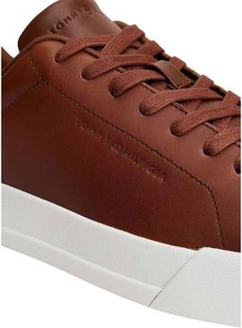 Chinelos Tommy Hilfiger Court marrom para homem.