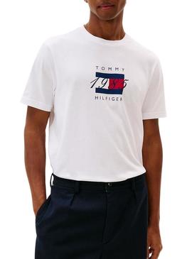 Camiseta Tommy Hilfiger Linear branca para homem.