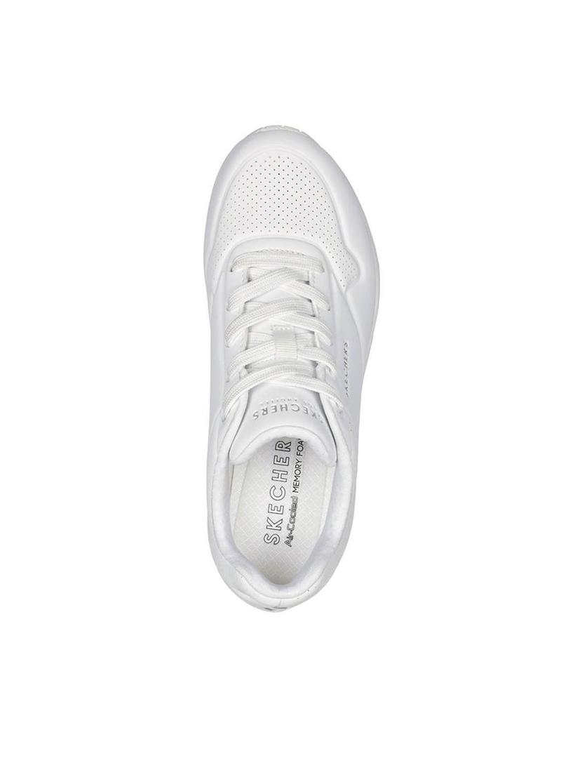 Tênis Skechers Uno branco para mulher.