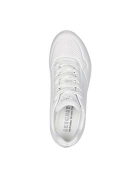 Tênis Skechers Uno branco para mulher.