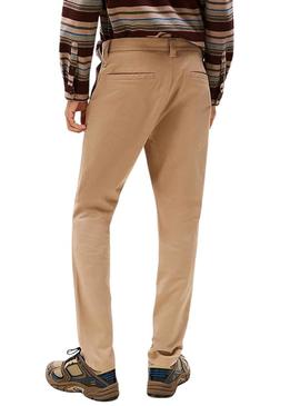 Calça Tommy Jeans Austin em camelo para homem.