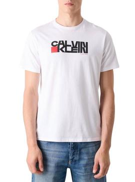 Camiseta Calvin Klein Redbox branca para homem.