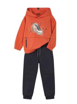 Fato de treino Mayoral serigrafia laranja para menino.