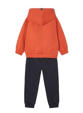 Fato de treino Mayoral serigrafia laranja para menino.