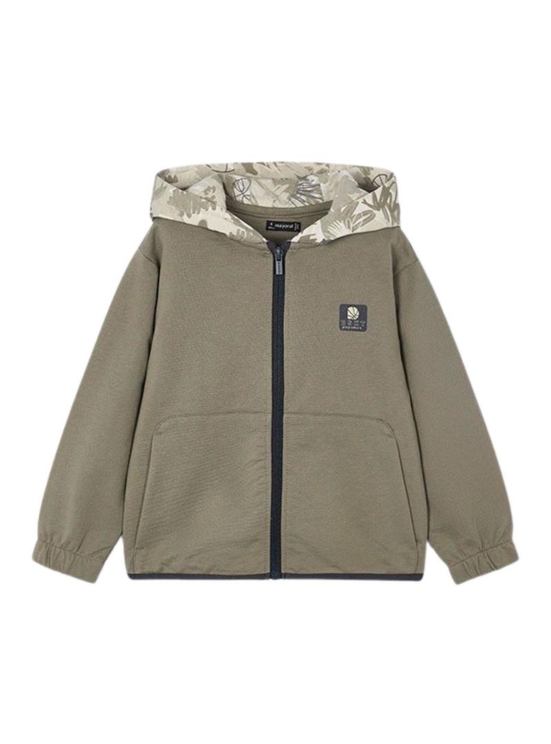 Conjunto de moletom Mayoral com 2 calças estampadas verde para meninos.