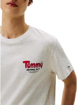 Camiseta Tommy Jeans Font Play cinza para homem.