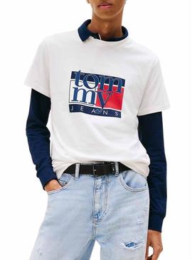 Camiseta Tommy Jeans Flag branca para homem.