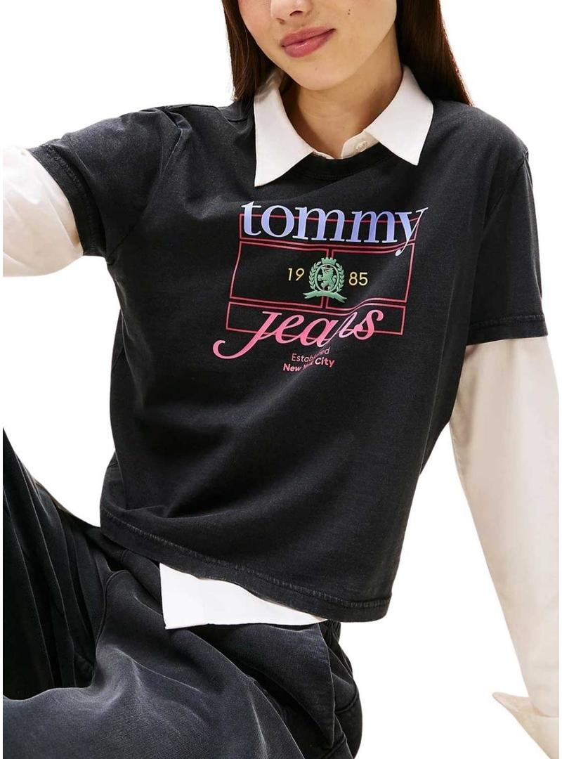 Camiseta Tommy Jeans Crest Flag preta para mulher.