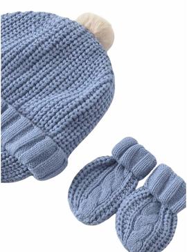 Conjunto Mayoral touca e luvas azuis para bebê.