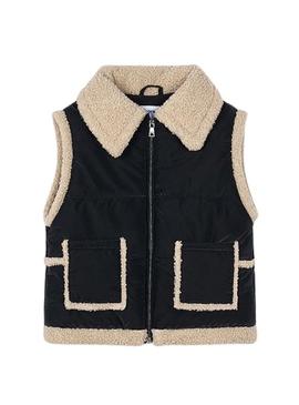 Colete Mayoral com contrastes em pele de carneiro preta para menina.