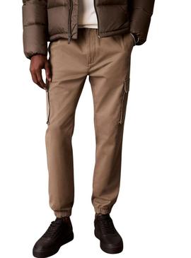 Calças cargo Calvin Klein Jeans tostado para homem.