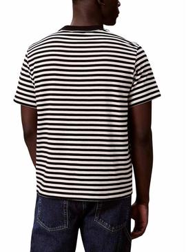 Camiseta Calvin Klein Monólogo listrado preto estampado para homem.
