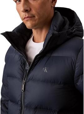Casaco de penas Calvin Klein com capuz marinho para homem