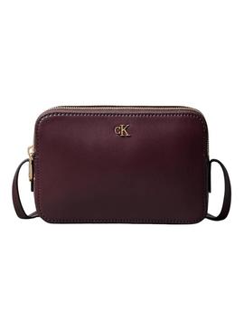 Bolsa Calvin Klein Monograma bordô para mulher.