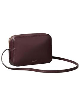 Bolsa Calvin Klein Monograma bordô para mulher.