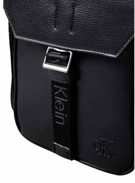 Bolsa Calvin Klein Reporter Cargo com aba preta para homem