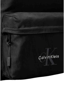 Mochila Calvin Klein monograma preta de nylon para homem.