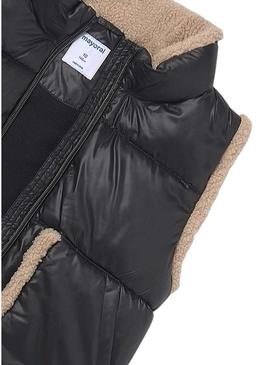Colete Mayoral de pele preto com contrastes para menina.
