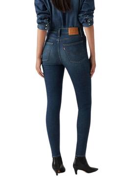 Calça jeans Levis 721 Skinny High Rise Miles azul para mulheres.