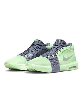 LeBron Witness 8 300