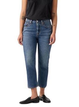 Calça jeans feminina Levis 501 Crop Lightweight.