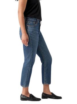 Calça jeans feminina Levis 501 Crop Lightweight.