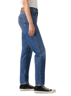Calça jeans Levis 80S Mom azul para mulher.