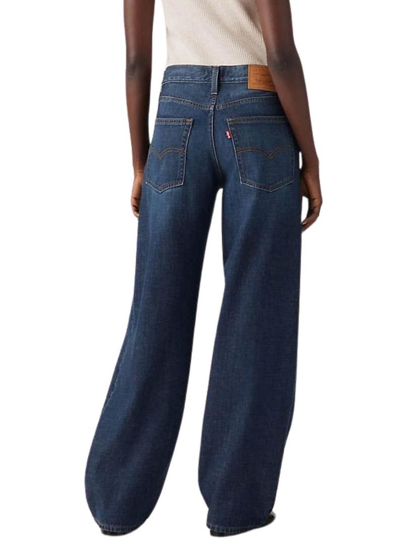 Calça jeans Levis Baggy Dad escura para mulher.