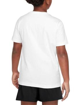 Camiseta Nike Sportswear branca para criança.