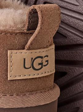 Botas UGG Classic Micro marrom para mulheres.