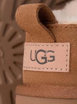 Botas UGG Clássicas Micro em camelo para mulheres.
