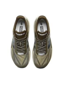 Sapatilhas New Balance Fuelcell Rebel V5 verde para homem.