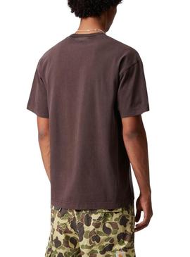Camiseta Carhartt tingida de bordô para homens.
