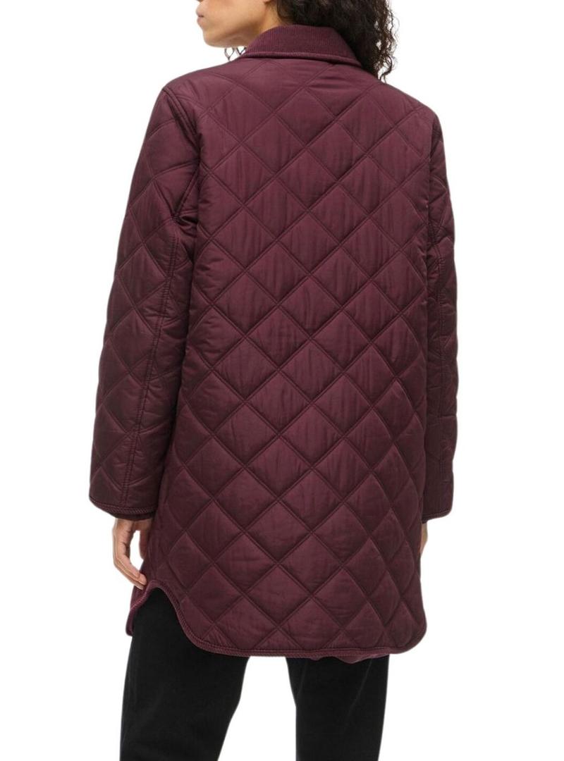 Casaco acolchoado Vila. Modelo Viquila bordô para mulher.