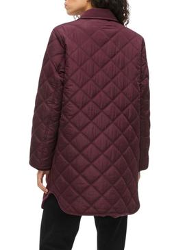 Casaco acolchoado Vila. Modelo Viquila bordô para mulher.