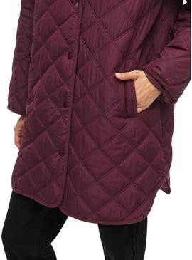Casaco acolchoado Vila. Modelo Viquila bordô para mulher.