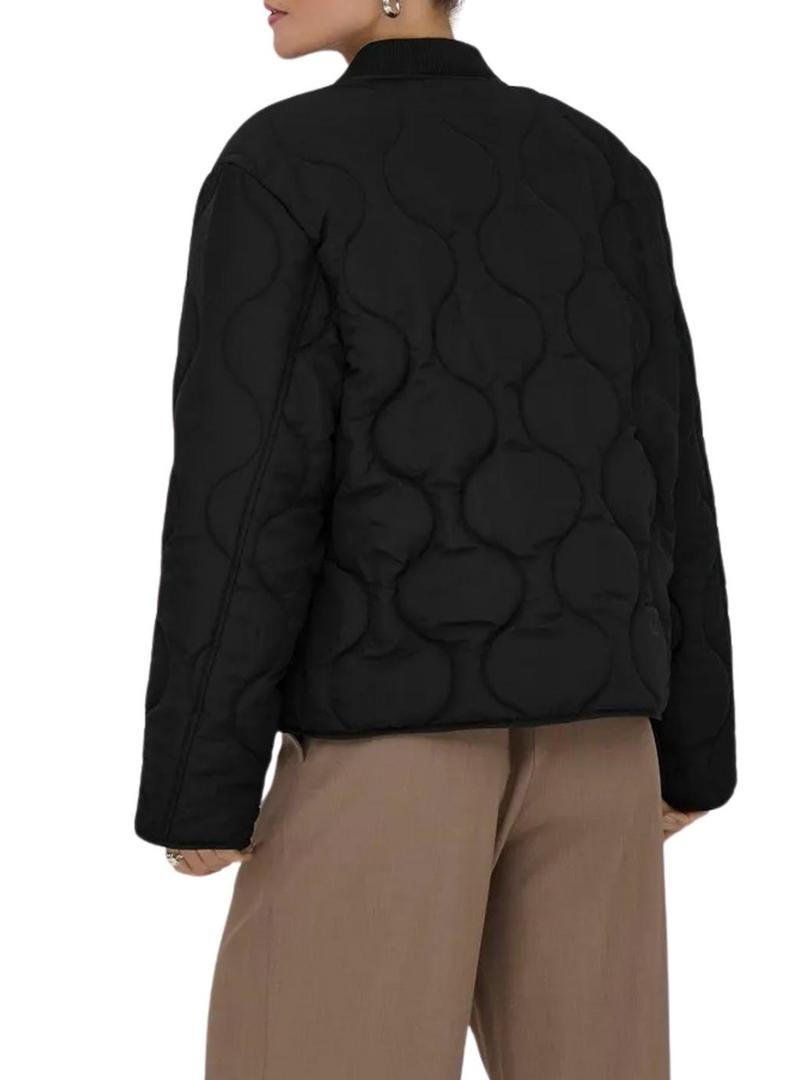 Jaqueta preta Only Salsa para mulher.