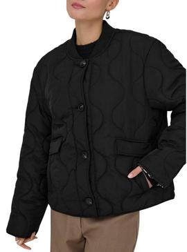 Jaqueta preta Only Salsa para mulher.