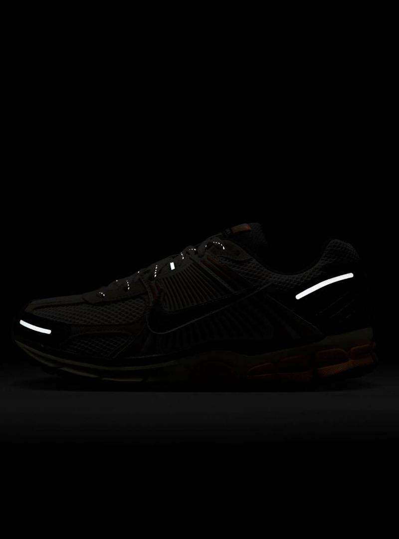 Tênis Nike Zoom Vomero 5 para homens.