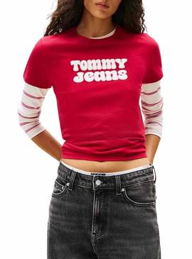 Camiseta Tommy Jeans Essential vermelha para mulher.