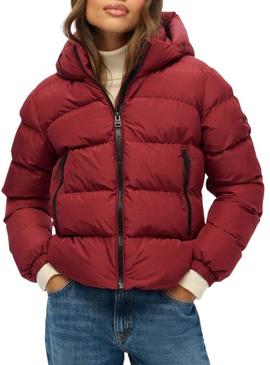 Casaco Superdry Hooded Sports Puffer acolchoado granate para mulher.