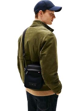 Bolsa Tommy Hilfiger Mini Reporter preta para homem.