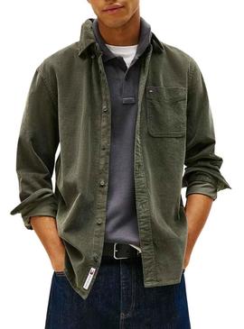 Camisa Tommy Jeans de veludo cotelé verde para homem.