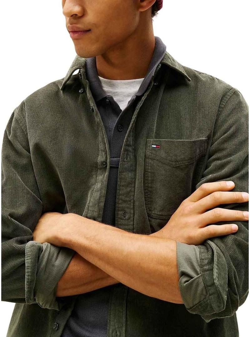 Camisa Tommy Jeans de veludo cotelé verde para homem.